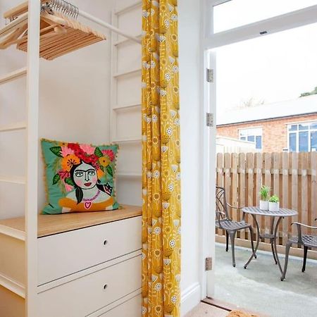 2 Central, Spacious, Apartment With Private Patio Сидмаут Экстерьер фото